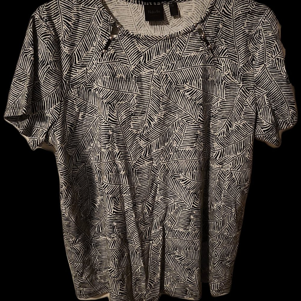 Rafaella Studio Womens Plus SZ 1X Black and White Tropical Print Knit Top
